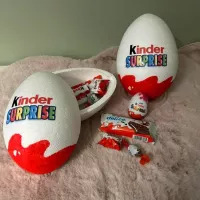 Gepersonaliseerde Kinder Surprise in Isomo Schilderen gevuld met Ferrero-producten